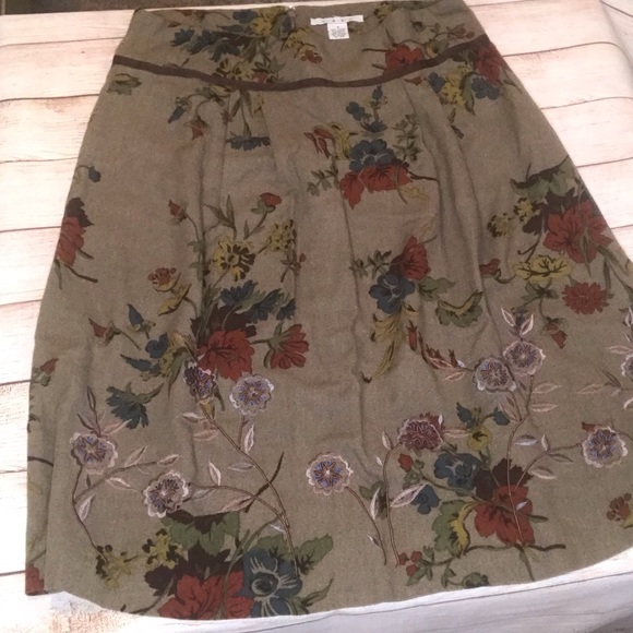 CAbi Turnberry Maggie Floral Embroidered A-Line Skirt Size 8 - Picture 2 of 12